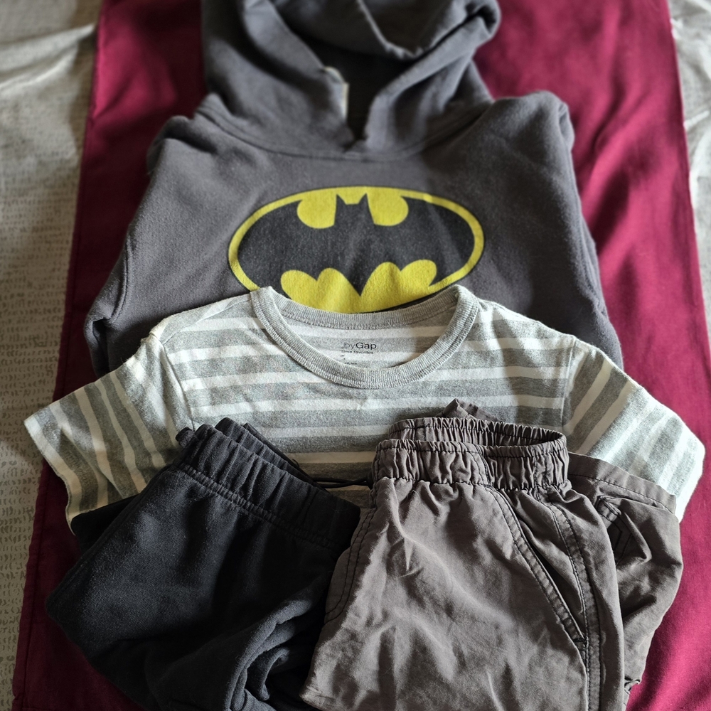 5T Batman Sweatshirt Lot 5 Piece Matching Toddler Outfits Pants Tee Shorts